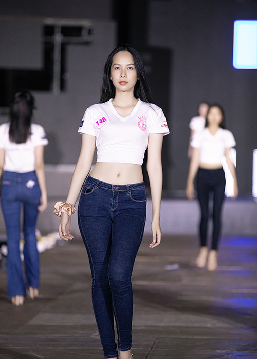 Tổng đạo diễn Hoàng Nhật Nam là người nắm vai trò quyết định, đảm đương dàn dựng sân khấu cũng như chương trình.