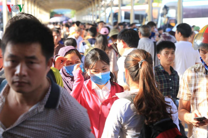 Cuối giờ chiều ngày 1/9, những người làm việc tại Hà Nội bắt đầu "cuộc di dân" về quê khi kỳ nghỉ Lễ 2/9 kéo dài tới 3 ngày. 