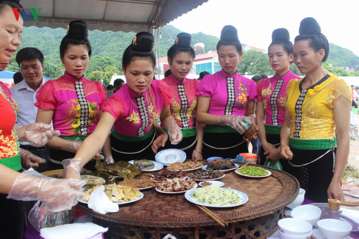 Hội thi ẩm thực các dân tộc huyện Mộc Châu. Nhiều món ăn thú vị, mang nhiều giá trị dinh dưỡng như thịt chua và thịt khô.