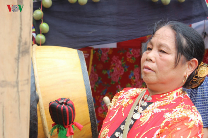 Các đội thi, du khách, ai ai cũng hòa mình vào trong không khí đông vui, nhộn nhịp ấy. Tất cả tạo nên một bức tranh nhiều màu sắc.