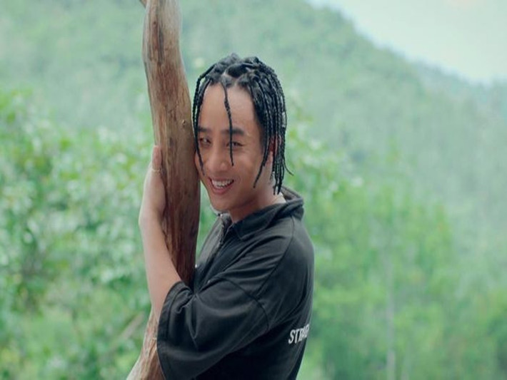 Với vai Đạt "điên" trong phim Biệt dược đen, Đỗ Duy Nam lọt top 5 đề cử Diễn viên nam ấn tượng ở VTV Awards 2023. Ảnh: Saostar.
