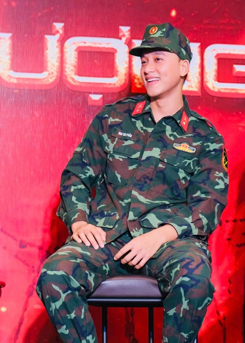 Mới đây, trong buổi ra mắt gameshow Sao nhập ngũ 2024, Mai Tài Phến cho biết, anh đang độc thân. Ảnh: FBNV.
