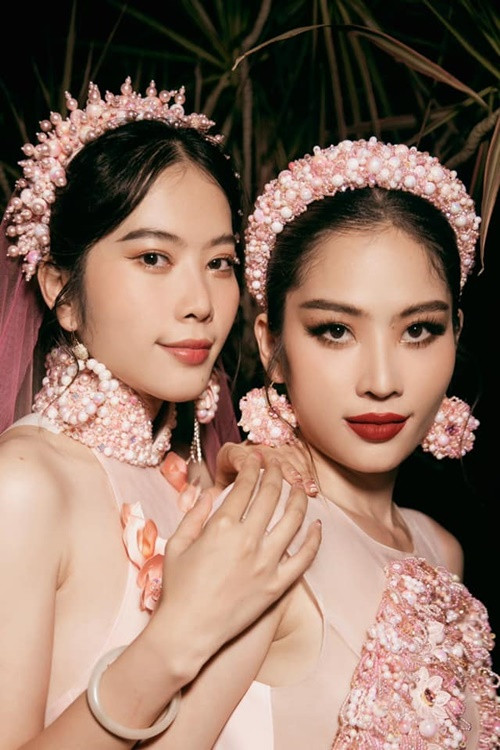 Nam Em (trái) bị phạt 2 lần vì loạt livestream không kiểm soát. Trước ồn ào của Nam Em, chị gái song sinh Lệ Nam giữ im lặng. Ảnh: FBNV.