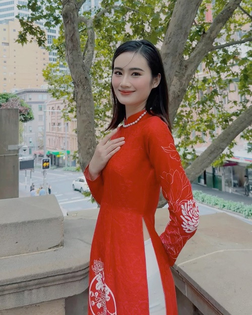 "Bạn ấy chia sẻ niềm vui đó cùng tôi một cách khá phấn khích. Bạn ấy cũng hơi bối rối vì chưa biết sẽ giúp được gì cho tôi ở hành trình này, nhưng với tôi những lời chúc mừng và cổ vũ đã là giúp tôi rất nhiều rồi", Dân Việt dẫn lời Ý Nhi. Ảnh: Instagram.