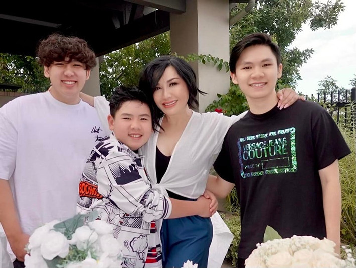 Trizzie Phương Trinh hiện tại chưa màng chuyện yêu đương vì bận rộn chăm con cái, kinh doanh, đi hát.