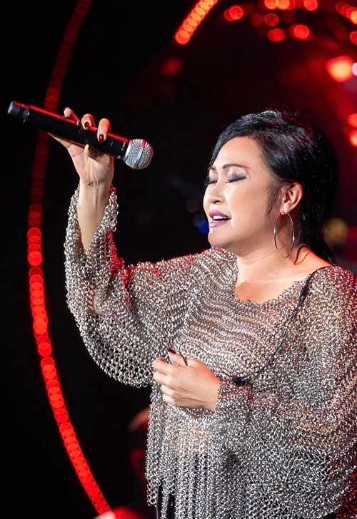 “Khi tôi đưa ra quyết định, người xung quanh rất buồn vì họ thương anh ấy lắm. Tôi đã cố đi một đoạn đường nhưng càng đi càng khổ. Cuối cùng, tôi nói với Ơn trên rằng 'Con sai rồi', sau đó quay đầu”, cô cho biết.