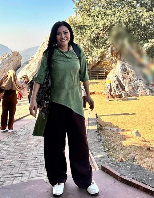 Ca sĩ Phương Thanh vừa xác nhận cô đang hẹn hò một người đàn ông Ấn Độ.