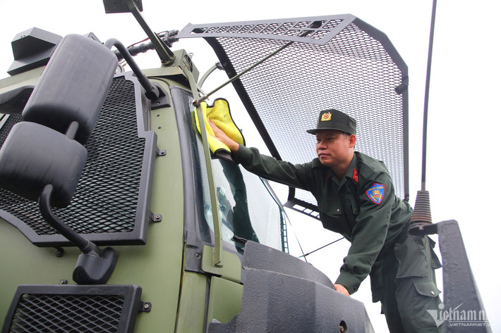 Với cán bộ, chiến sĩ cảnh sát cơ động, việc được điều khiển phương tiện trong lễ kỷ niệm là niềm vinh dự, tự hào. Các cán bộ, chiến sĩ luôn giữ gìn, bảo dưỡng phương tiện ở tình trạng tốt nhất, sẵn sàng thực hiện nhiệm vụ được giao.