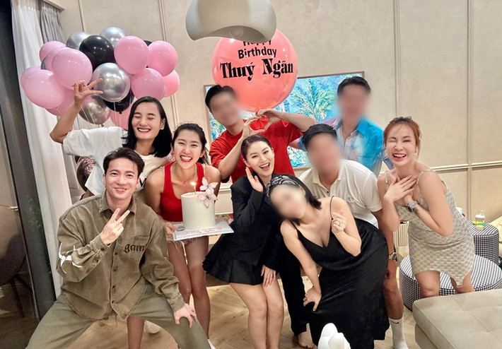 Ít ngày trước, Thúy Ngân đón tuổi 33 bên những người bạn thân thiết như Lê Thúy, Ngọc Thanh Tâm...