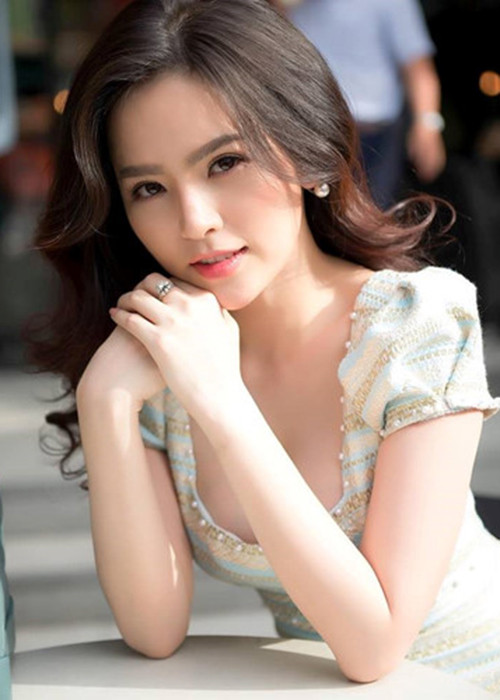 Cũng trong tháng 5/2019, nữ diễn viên Phi Huyền Trang vướng lùm xùm khi bị cho là nhân vật nữ chính trong một clip nóng được phát tán trên mạng.