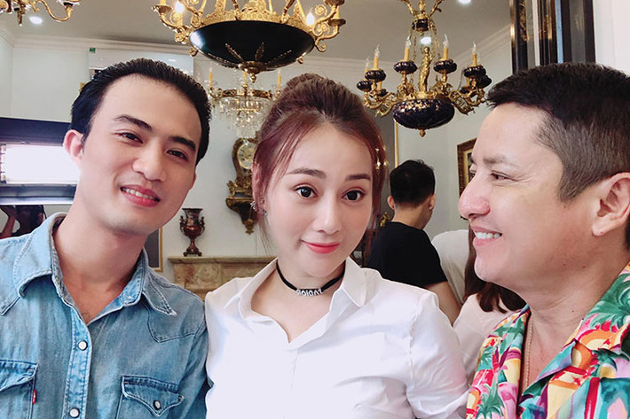 Hình ảnh Phương Oanh xinh tươi bên Doãn Quốc Đam ở hậu trường "Quỳnh búp bê" ngoại truyện.