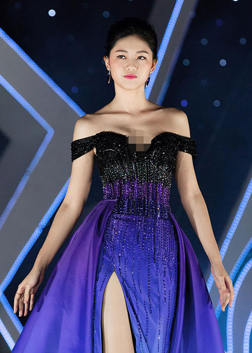 Á hậu Thanh Tú thường xuyên xuất hiện với vẻ ngoài gợi cảm.