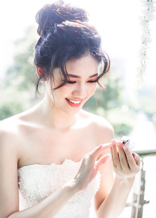 Thanh Tú chia sẻ trên Zing, bạn trai hơn cô nhiều tuổi nhưng cả hai không có sự cách biệt thế hệ.