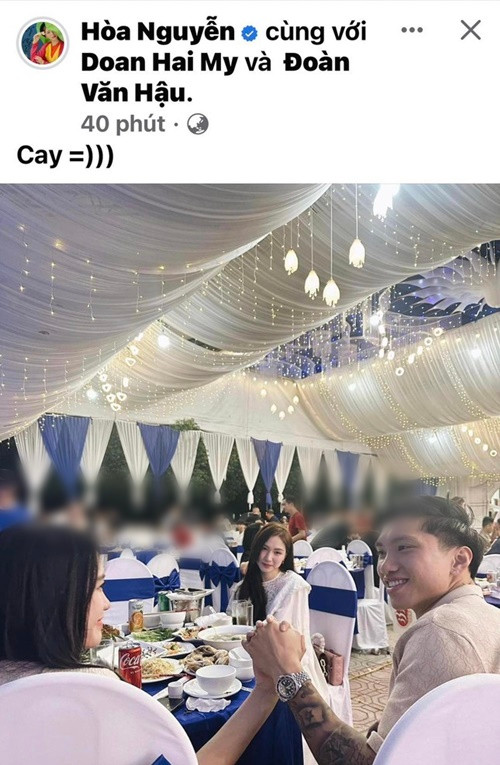 Đi ăn cưới cầu thủ Đình Trọng, Hòa Minzy biểu cảm khó đỡ trước màn tình tứ của vợ chồng Đoàn Văn Hậu. Ảnh: Tiền Phong.