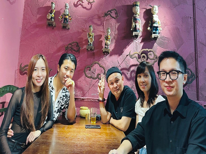 "Niềm hạnh phúc của tôi là sự bình yên trong mái ấm gia đình, là những phút giây được ở bên vợ và các con", Xuân Hinh trải lòng.
