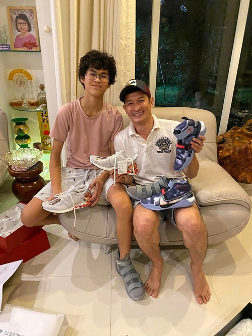 Huy Khánh gần như không nhắc đến Lương Hoàng Anh sau khi ly hôn. Nam diễn viên thường chỉ đăng ảnh bên con trai chung với vợ cũ. Ảnh: FB Huy Khánh.