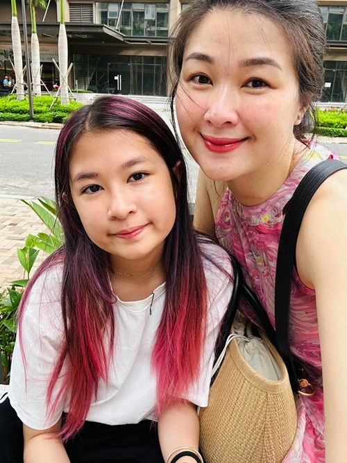 Mạc Anh Thư và Huy Khánh ly hôn nhưng vẫn đồng hành với nhau như người thân, cùng quan tâm đến con gái chung.