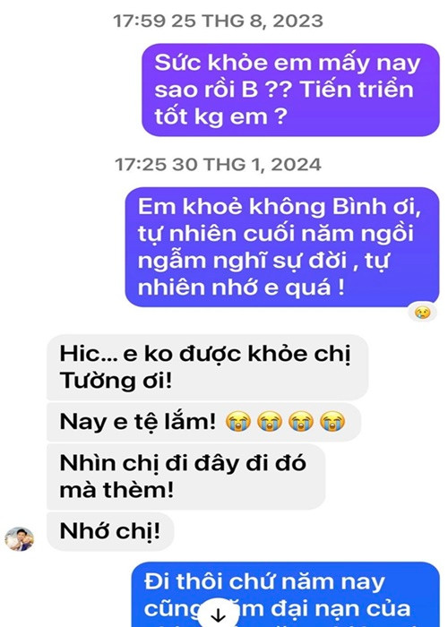 Cát Tường liên tục nhắn tin hỏi thăm Quý Bình khi anh bị bệnh. "Em không được khỏe chị Tường ơi, nay em tệ lắm. Nhìn chị đây đó mà thèm. Nhớ chị", Quý Bình trả lời đàn chị trong một tin nhắn. Ảnh: FB Cát Tường.