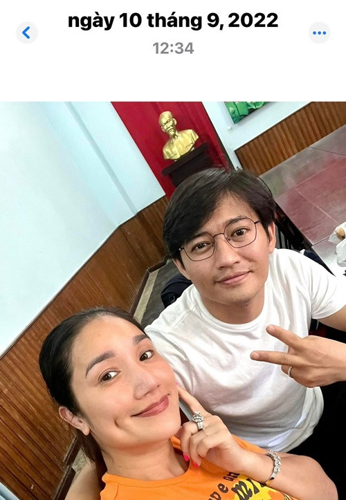Diễn viên Quý Bình qua đời vào ngày 6/3 ở tuổi 42. Cát Tường chia sẻ, Câu hát tìm nhau năm 2022 là vở kịch cuối cùng của Quý Bình. Ảnh: FB Cát Tường.