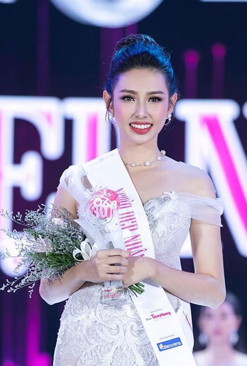 Thùy Tiên từng miệt mài thi nhan sắc. Cô đoạt danh hiệu Á khôi 1 Hoa khôi Nam Bộ 2017, vào top 5 Hoa hậu Việt Nam 2018. Ảnh: FB Thùy Tiên.