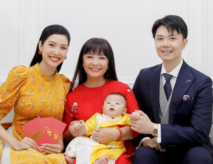 Nàng hậu khoe mẹ chồng tâm lý vào bếp nấu ăn tẩm bổ khi cô mang thai con đầu lòng, hỗ trợ chăm sóc con. Ảnh: FB Nhật Vũ.