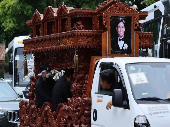 Quý Bình qua đời ngày 6/3. Nam diễn viên ước nguyện tang lễ được tổ chức nhẹ nhàng, yên tĩnh, tro cốt được rải ở biển Cần Giờ. Trước khi đến với nghệ thuật, Quý Bình tham gia lực lượng biên phòng, đóng ở huyện Cần Giờ, TP HCM. Ảnh: Znews.