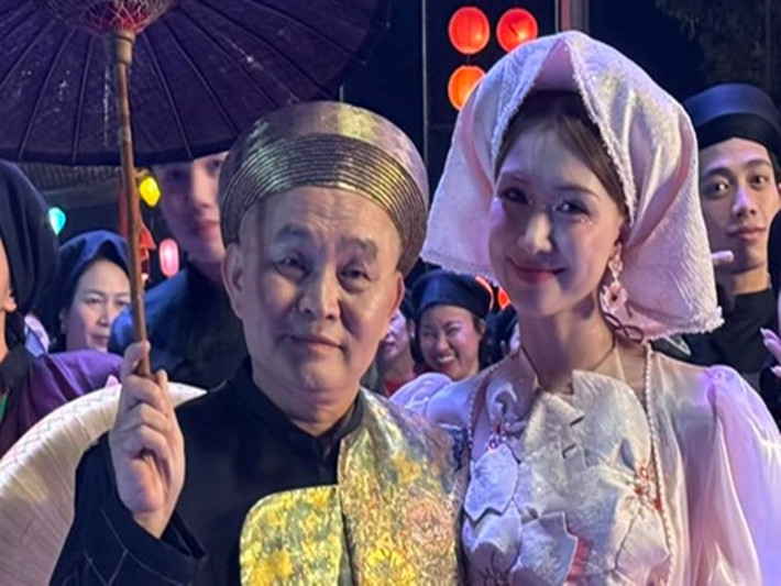 Giọng hát và phân đoạn rap của Xuân Hinh được đặt ở đầu bài hát Bắc Bling. Hòa Minzy cho hay: "Không có ai có thể làm hay hơn cái chất giọng đặc trưng này, cái luyến láy đậm chất này của chú Xuân Hinh". Ảnh: FB Xuân Hinh.