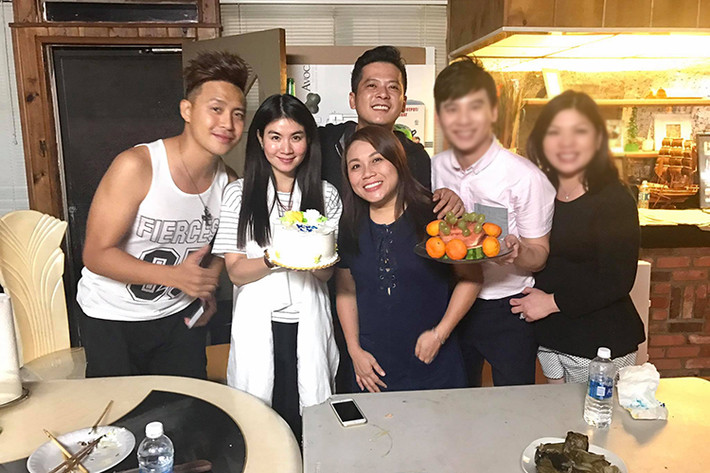 Hoàng Anh cũng không ngại giới thiệu người phụ nữ anh yêu thương với tất cả bạn bè, đồng nghiệp. Ảnh: FBNV