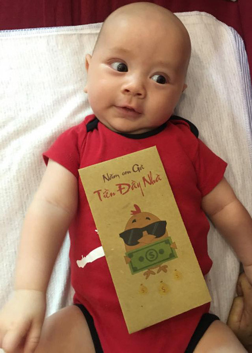 Dù còn nhỏ nhưng biểu cảm của bé Alex rất đa dạng, hài hước và riêng biệt khiến người hâm mộ thích thú. Ảnh: FBNV