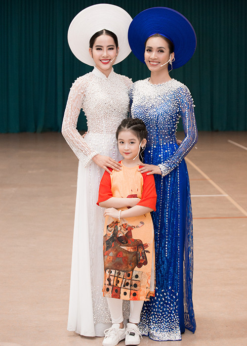 Tiết mục của Nam Em và Ái Phương còn có sự hiện diện của bé Bảo Ngọc - Á quân Gương mặt thân quen nhí 2015.