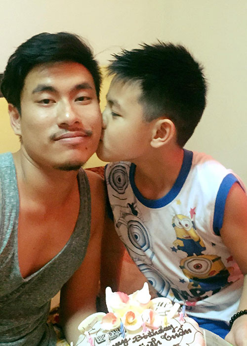 Kiều Minh Tuấn không la mắng, đánh đòn bé Bom bao giờ. Anh chọn cách nói chuyện, phân tích cho bé hiểu mỗi lần bé không ngoan.