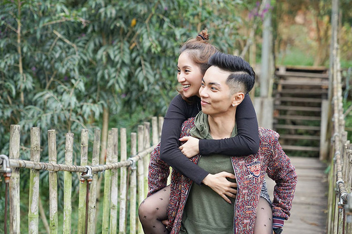 Vừa qua, 2 tháng sau khi sinh con, Khánh Thi vướng tin đồn trục trặc tình cảm với Phan Hiển. Lập tức, nữ kiện tướng dancesport khẳng định gia đình chưa hề có lục đục.