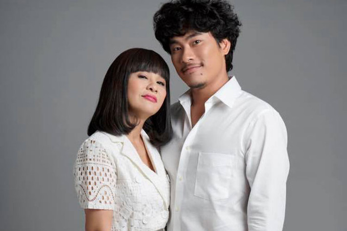 Cát Phượng - Kiều Minh Tuấn hơn kém nhau đến 18 tuổi. Bên nhau hơn 10 năm, Kiều Minh Tuấn chinh phục Cát Phượng bằng sự quan tâm dành cho cô và con trai riêng của cô.