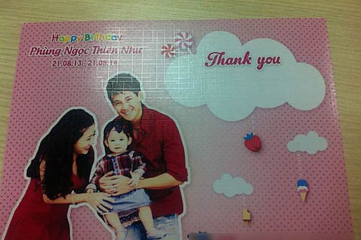 Phùng Ngọc Huy chụp ảnh bên con gái và Mai Phương nhân dịp bé tròn 1 tuổi. Sau này, hình ảnh Phùng Ngọc Huy bên con gái không được công khai. Ảnh: Zing