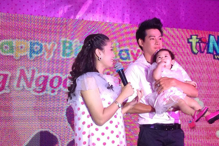 Mai Phương và Phùng Ngọc Huy có một cô con gái tên Phùng Ngọc Thiên Như (Lavie). Cô nhóc chào đời vào tháng 8/2013. Ảnh: Zing