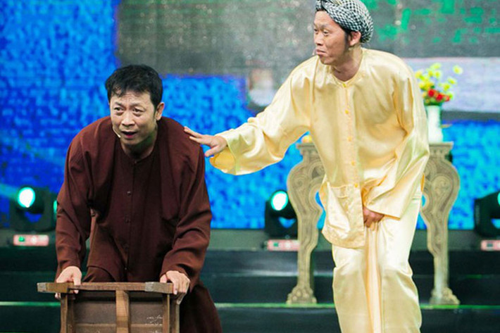 Ngoài đời, Vân Sơn và Hoài Linh vẫn là anh em thân thiết. "Công việc của tôi hiện tại cũng không liên quan đến Hoài Linh nhưng khi nào tôi cần Linh, em ấy đều sắp xếp để hỗ trợ cho tôi", Vân Sơn chia sẻ trên Dân Việt. Ảnh: Nguoilaodong