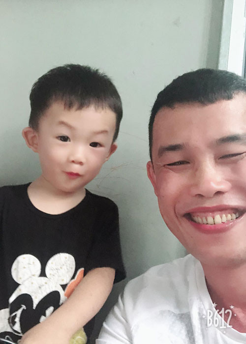 Hiệp Gà và người vợ thứ 3 Diệu Thúy có một cậu con trai chung tên Dương Đông Hải.