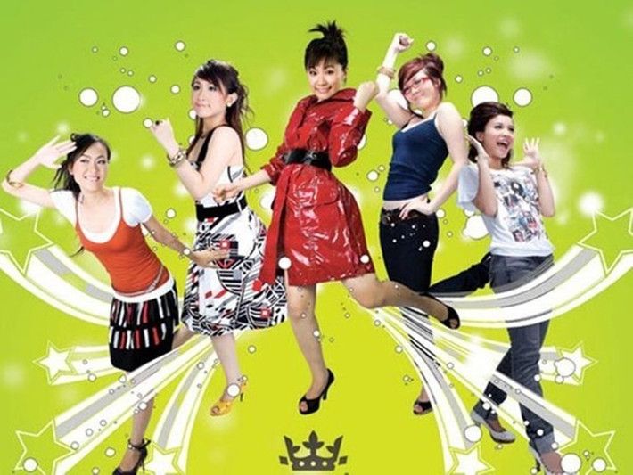 Sau khi H.A.T tan rã, Lương Bích Hữu (giữa) gia nhập nhóm Ngũ long công chúa cùng Yến Trang, Yến Nhi, Minh Trang và Bích Trâm năm 2007. Nhóm Ngũ long công chúa hoạt động một thời gian thì tan rã. Ảnh: Yan.