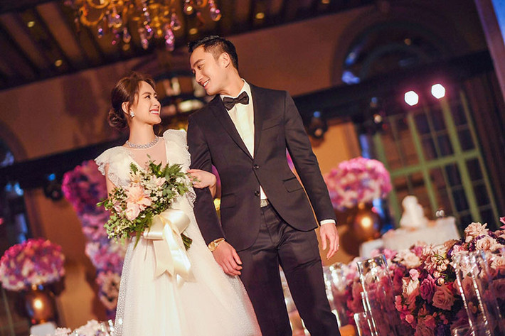 Sau hôn lễ ở Mỹ, vợ chồng Chung Hân Đồng sẽ đăng ký kết hôn ở Hong Kong vào tháng 9 sắp tới.
