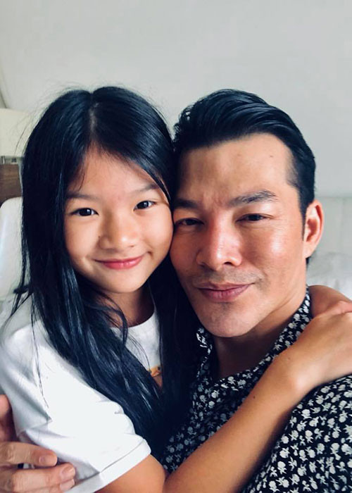 Trần Bảo Sơn dành cuối tuần chơi cùng con gái.