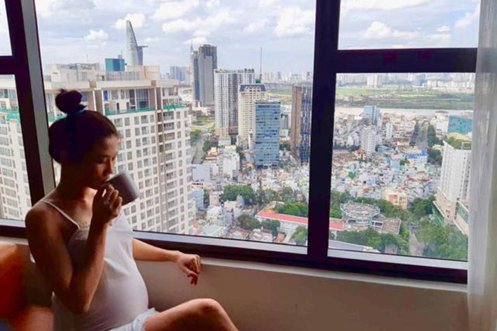Hot Face sao Việt 24h: Người mẫu Kha Mỹ Vân khoe bụng bầu vượt mặt.