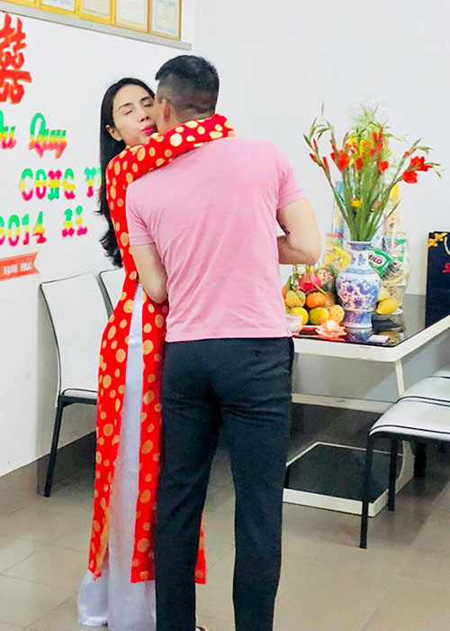 Công Vinh được khen là mẫu người đàn ông của gia đình.