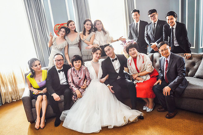 Đám cưới của vợ chồng Chung Hân Đồng tại Mỹ có sự tham gia của 50 người thân, bạn bè thân thiết.