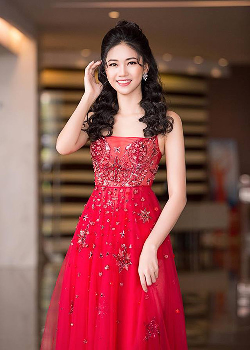 Nàng á hậu sở hữu vóc dáng thon gọn, gương mặt khả ái.