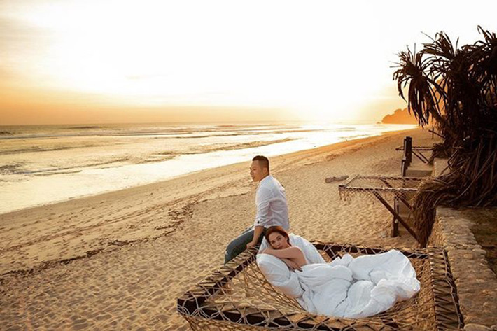 Trong loạt ảnh gợi cảm mới nhất của Ngọc Trinh, Vũ Khắc Tiệp cũng góp mặt.