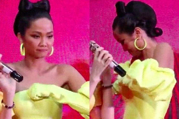 Mới đây, xuất hiện tại một buổi giao lưu, H’hen Niê rất lúng túng vì chiếc váy của cô sắp tuột xuống. Ảnh: Vietnamnet