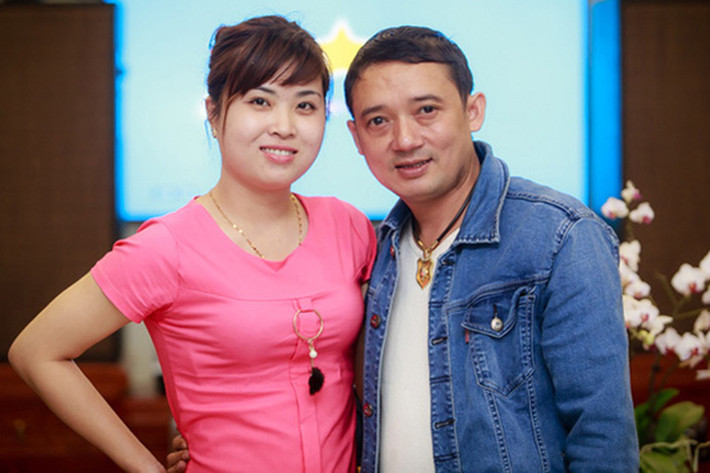 Chiến Thắng cũng lấy vợ kém đến hàng chục tuổi. Được biết, bà xã của nam nghệ sĩ kém chồng 15 tuổi. Ảnh: Vietnamnet