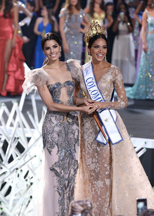 Là đại diện Colombia, Andrea Tovar xinh đẹp, hài hước và thích sự mạo hiểm. Sau thất bại của người tiền nhiệm (trái) vào năm ngoái, Andrea được khán giả đặt rất nhiều kỳ vọng. (Ảnh: Missosology)