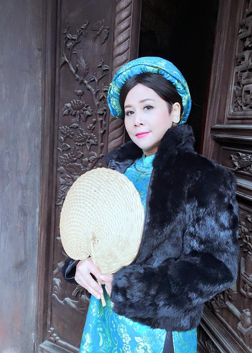Không còn cô đơn trong tình duyên, Minh Hằng hài lòng về cuộc sống hiện tại bên người chồng đã luôn sát cánh cùng cô vượt qua những khó khăn và những đứa con nuôi ngoan ngoãn yêu thương cô. (Ảnh: Facebook nhân vật)