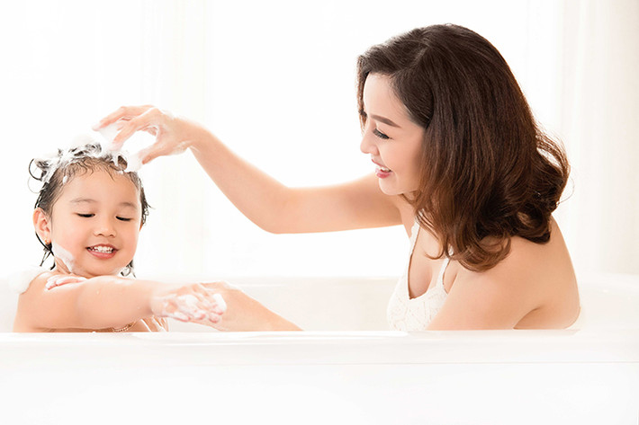 Từng qua một lần đò, Jennifer Phạm giờ đây đang hạnh phúc ở cuộc hôn nhân thứ hai với doanh nhân Đức Hải.